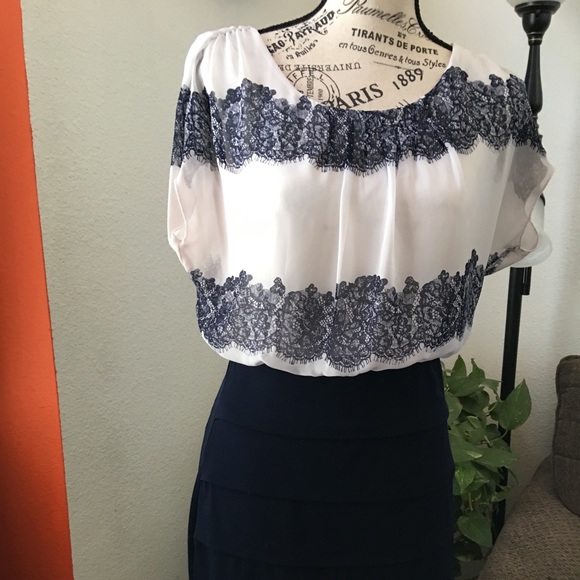Medium/Dress - Picture 1 of 5